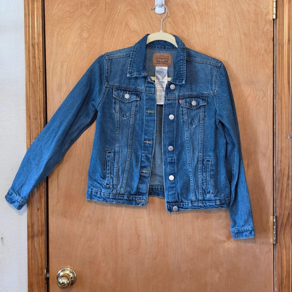 Levi's Denim Trucker Jacket Youth XL Fits Women XS S Medium Wash Blue Cotton